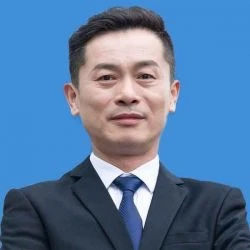 Sig. Liang Wu, direttore del design dell'imballaggio